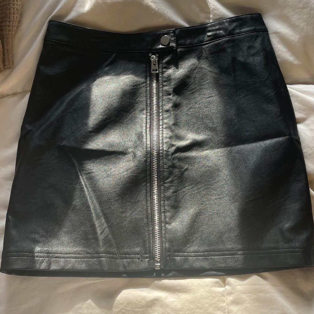 Top Shop Black Leather skirt, front zip, US women's 8